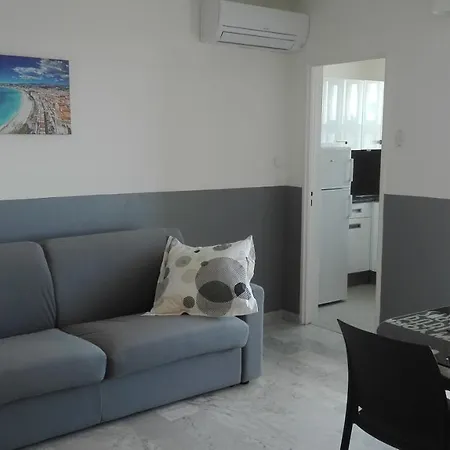 Apartment Grand Climatise En Bord De Avec Parking Securise *