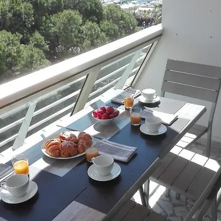 Apartment Grand Climatise En Bord De Avec Parking Securise